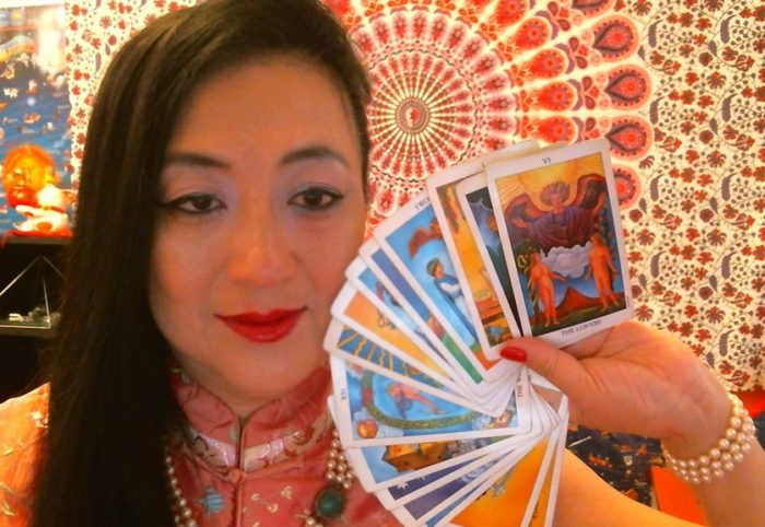 Clairvoyant Tarot Expert Doesn’t Sugarcoat